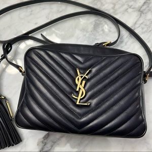 Beautiful classic🌟 Saint Laurent
Lou Matelassé Leather Camera Bag black